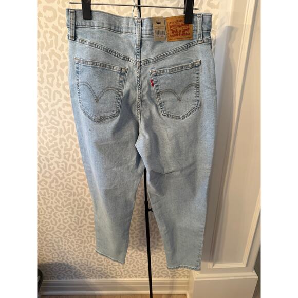 Levi's Women's No Joke Light Wash High Waisted Tapered Leg Mom Jeans Size 29 - Picture 6 of 10